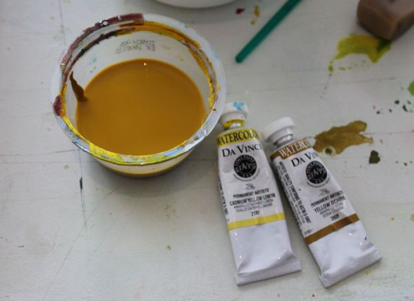 Mix of Cadmium Yellow and Yellow Ocher to paint the first yellow layers